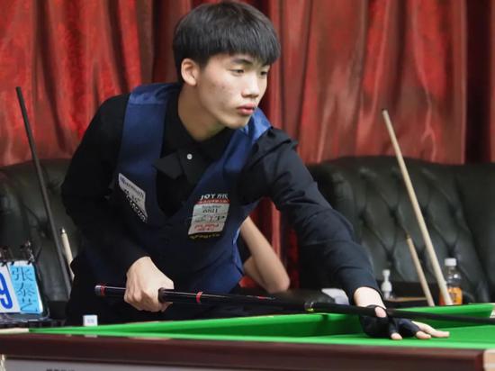 赛道上的发 赛道上的发