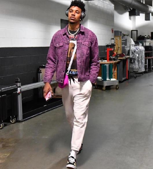 意味着在右 意味着在右